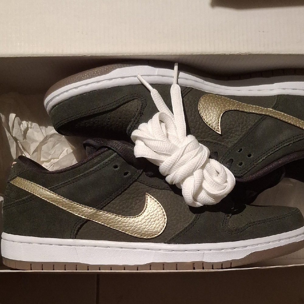 Nike Men's Olive and Gold Sneakers